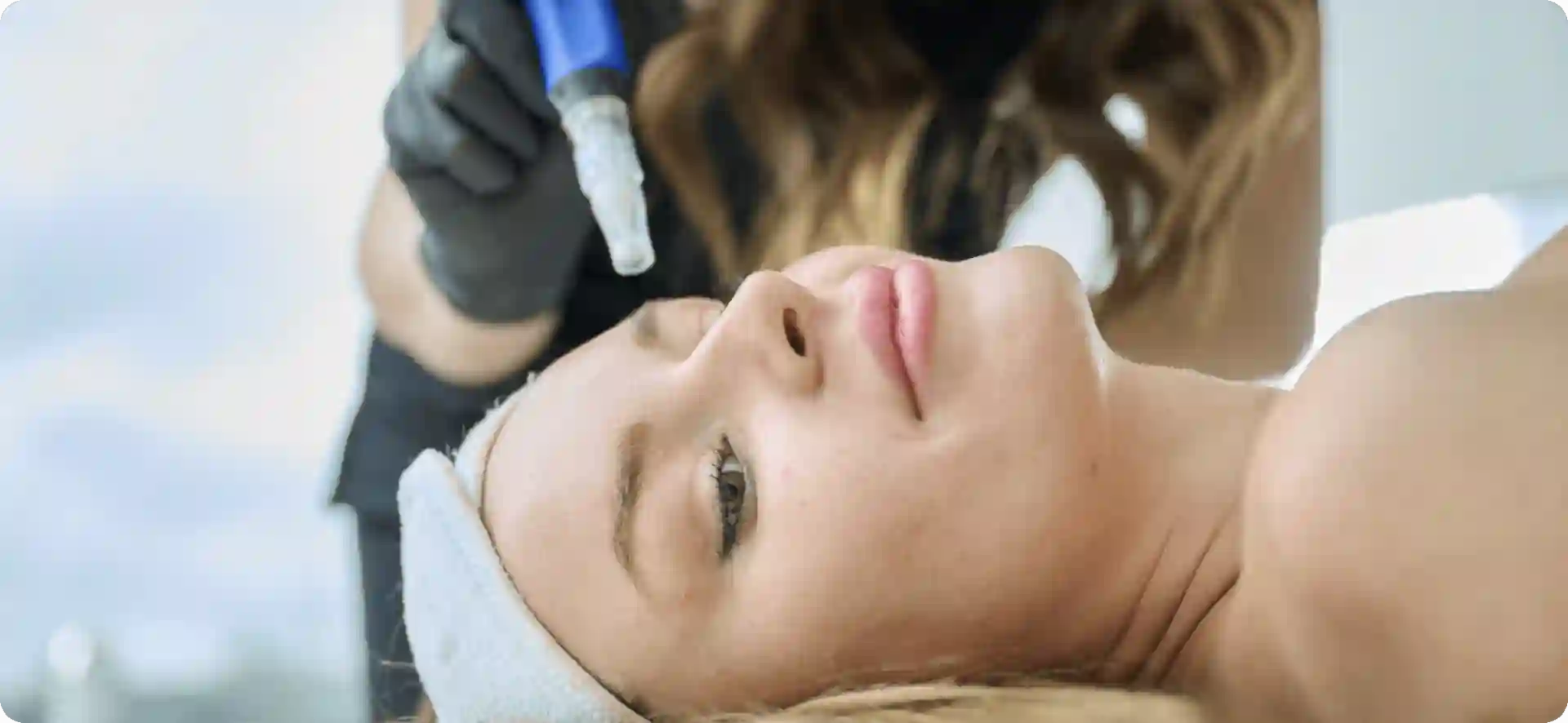 How Do Microneedles Trigger New Collagen and Elastin in Loose Skin Beaconsfield?